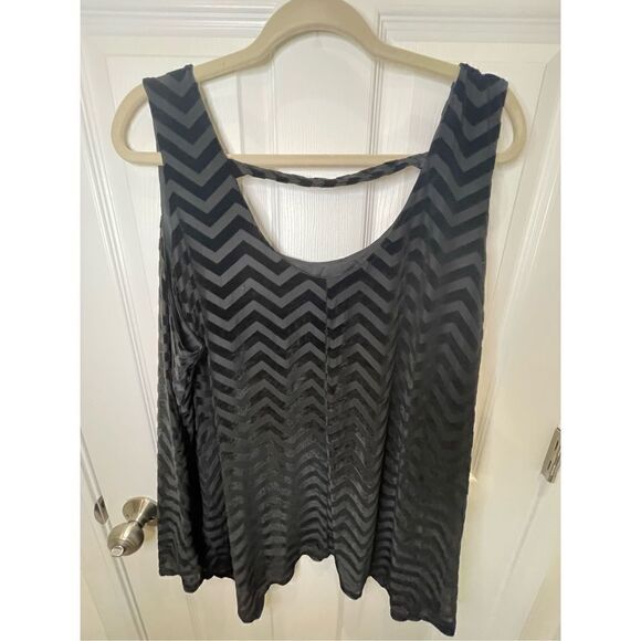 Lane Bryant 26/28 bundle kit blouse cold shoulder tank black - Picture 5 of 10